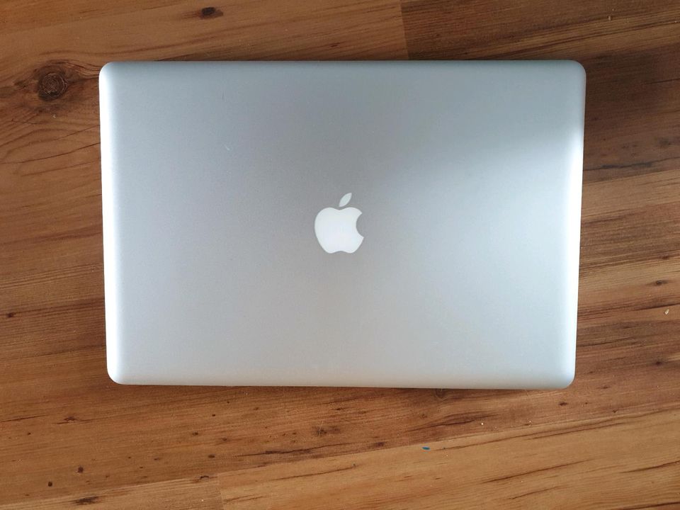 Apple Macbook pro 15'' - neuer Akku- 500 GB SSD-Festplatte in Chemnitz