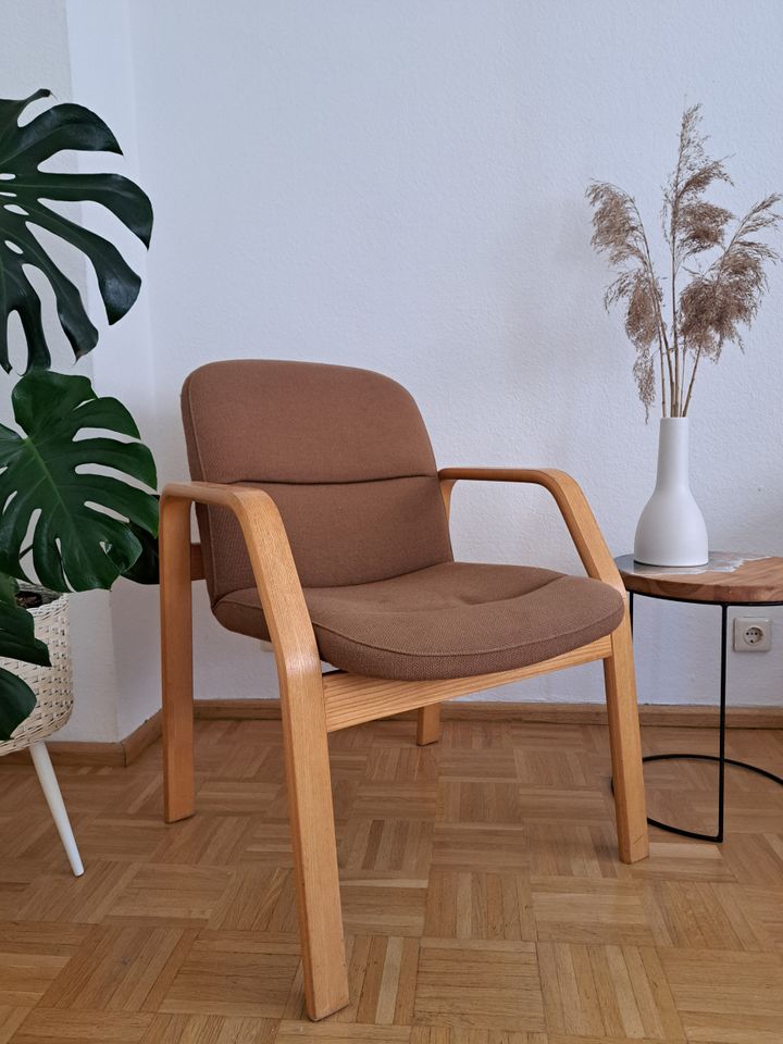 Schöner Vintage Sessel mit Holz-Armlehnen, 70er / 80er Jahre Stil in Landau in der Pfalz