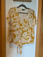 Yessica Gr. 38 Bluse Kurzarm V-Ausschnitt binden senfgelb creme Hessen - Weiterstadt Vorschau
