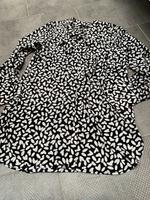 ### Comna Bluse Größe 40 schwarz weiß mit Herzen ### Niedersachsen - Wolfsburg Vorschau