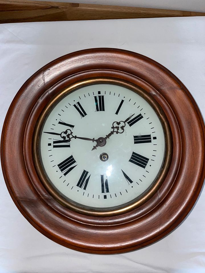 Uhr rund Antik Pendeluhr in Lütjensee