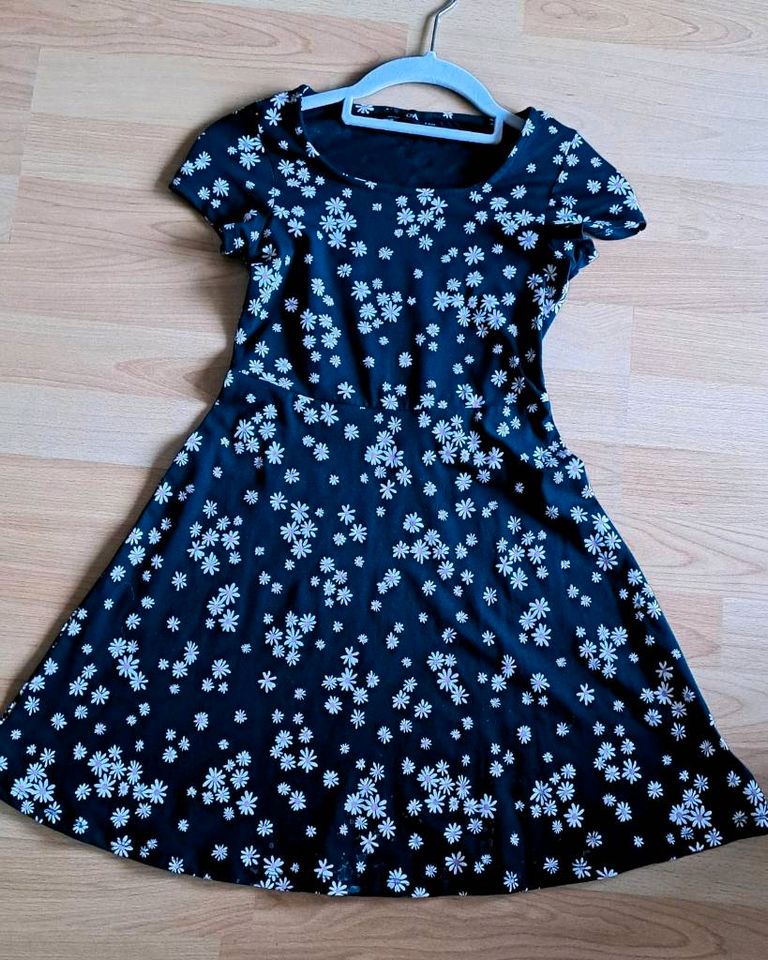 4x Sommerkleider  Gr.134/140 "H&M, C&A"  (je Kleid 4,-€,alle 14,- in Essen