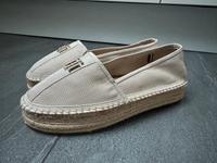 Tommy Hilfiger Loafer Espadrilles Mokassin Slipper beige 40 NEU Bayern - Schwebheim Vorschau