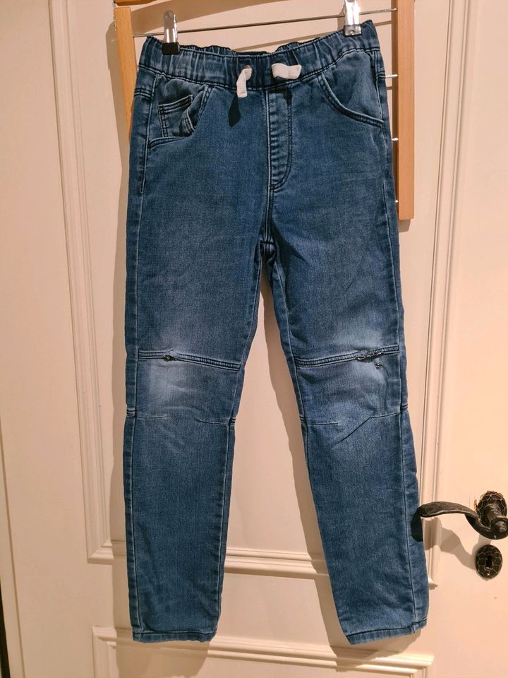 Jungen Jeans Hosen Shorts kurze Hose 140 Yigga Ernstings Family in Ibbenbüren