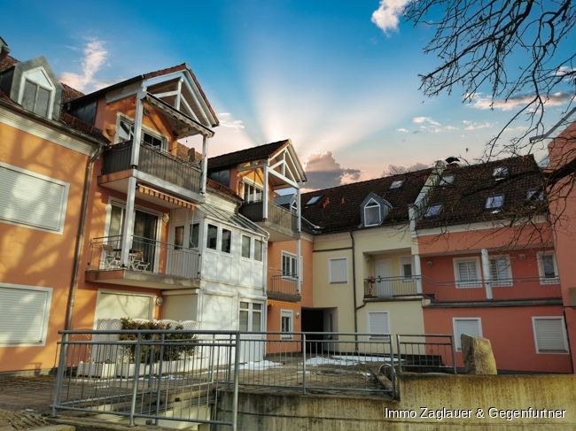 Haus im Haus - Einziehen - Wohlfühlen - Top 100 m²  Maisonette-Wohnung mit Balkon und Wintergarteneck in Hofkirchen ***** in Hofkirchen