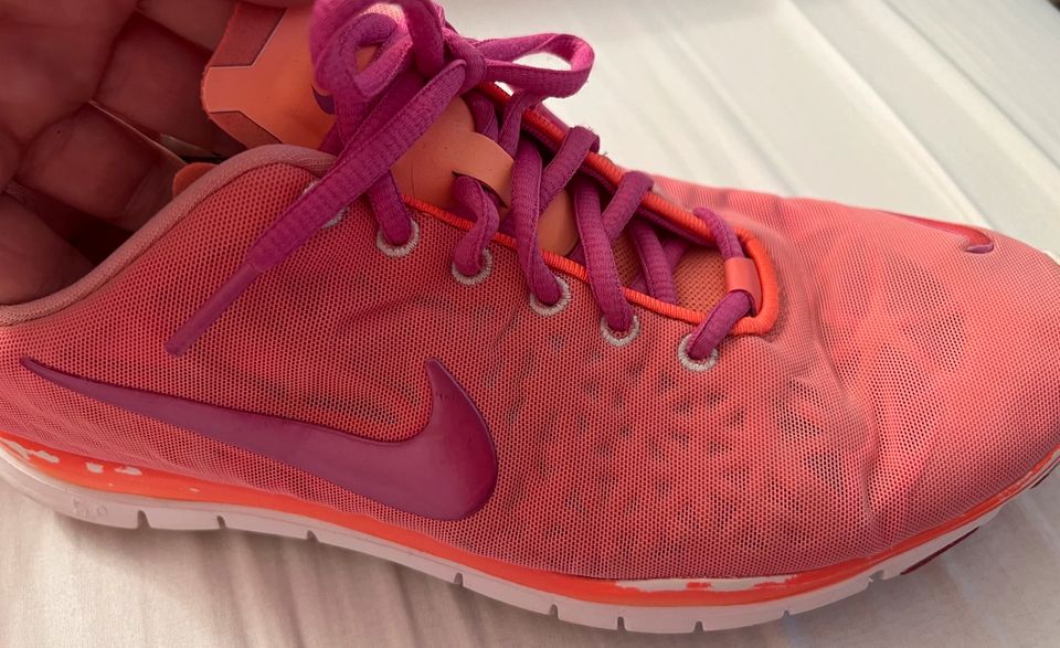 zuiverheid slachtoffers Meditatief Nike free 5.0 Damen pink neon Größe 40,5 in Hessen - Hofheim am Taunus |  eBay Kleinanzeigen ist jetzt Kleinanzeigen