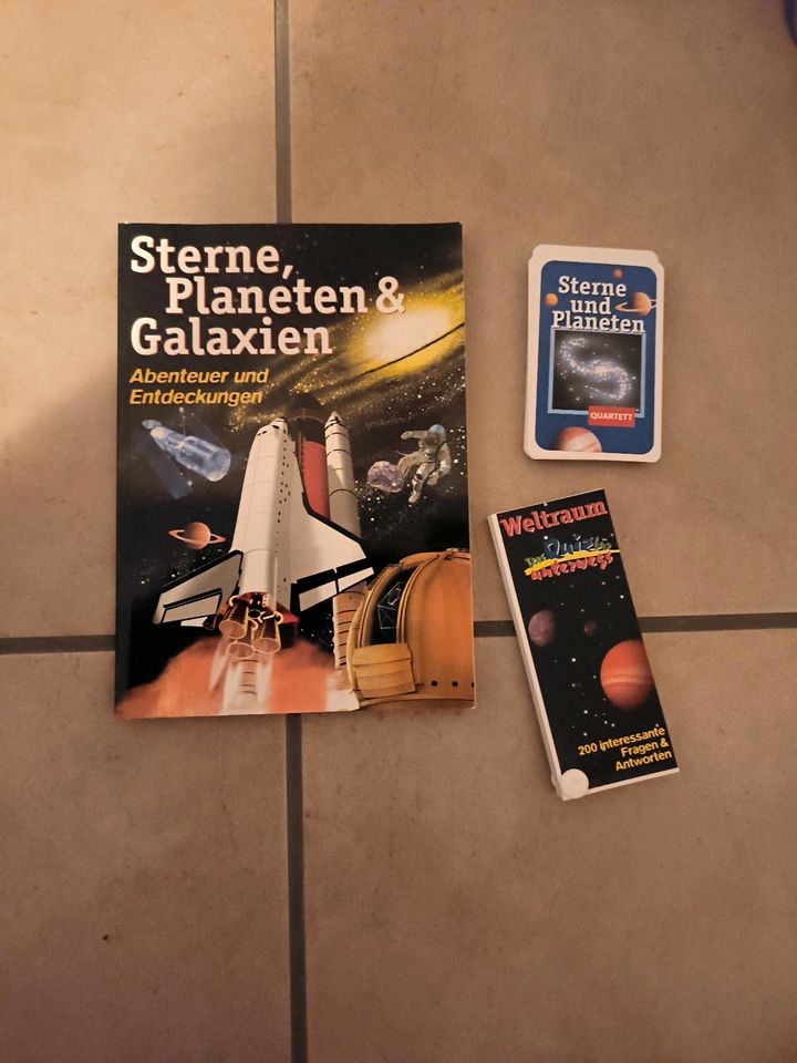 Weltraum Buch Quiz  Quartett Spiel wie Neu Sterne Planeten in Ottweiler