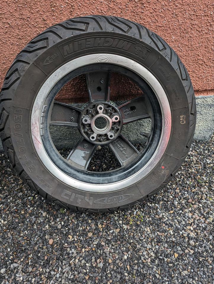 Vespa 12 Zoll Felgen mit Reifen in Moers