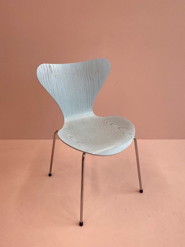 Fritz Hansen Serie 7 Iceblue Edition / Arne Jacobsen in München