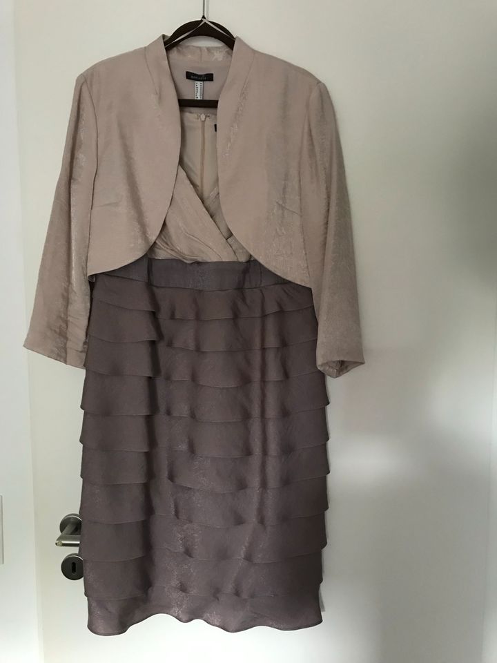 Kleid mit Bolero  Damenkleid in Siegburg