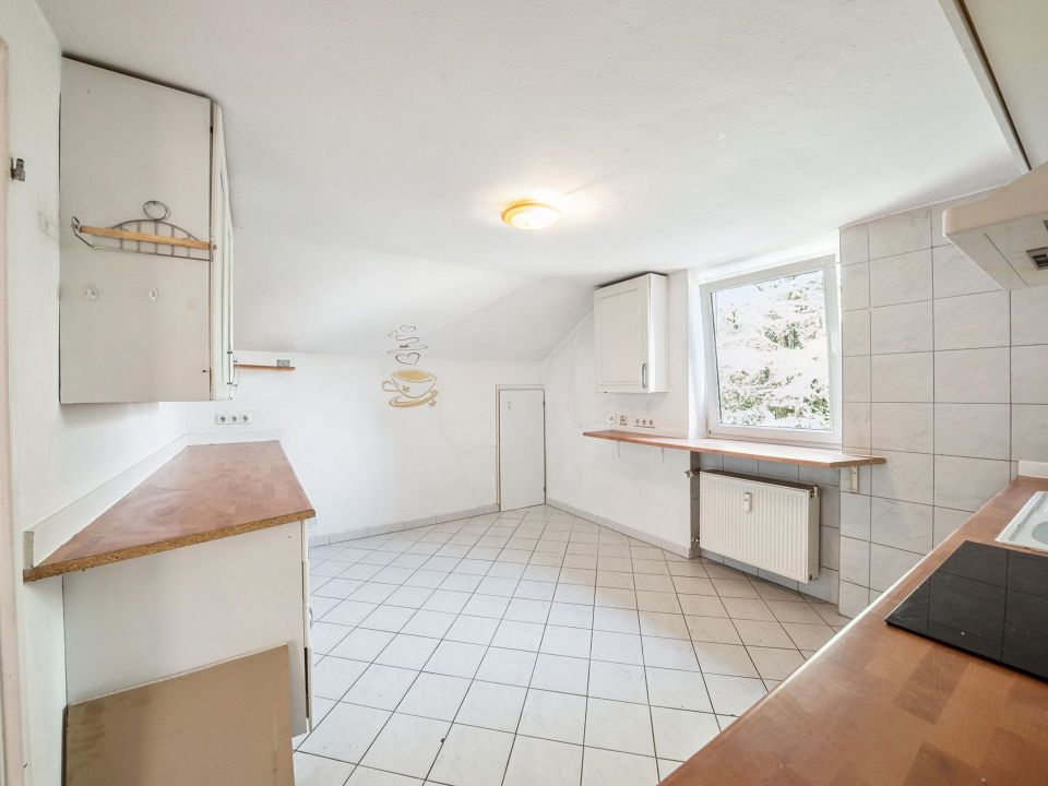 Ruhig gelegene 4-Zimmer-Dachgeschoss-Wohnung zum sofortigen Selbstbezug in München-Allach in München