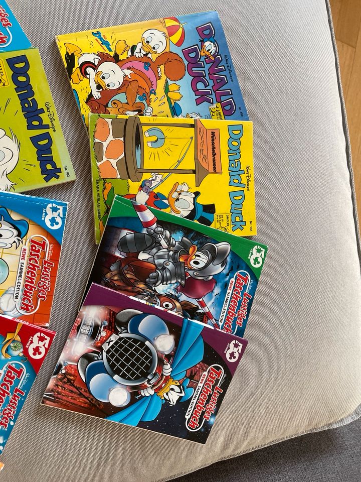 Diverse Donald Duck Taschenbücher in Frankfurt am Main