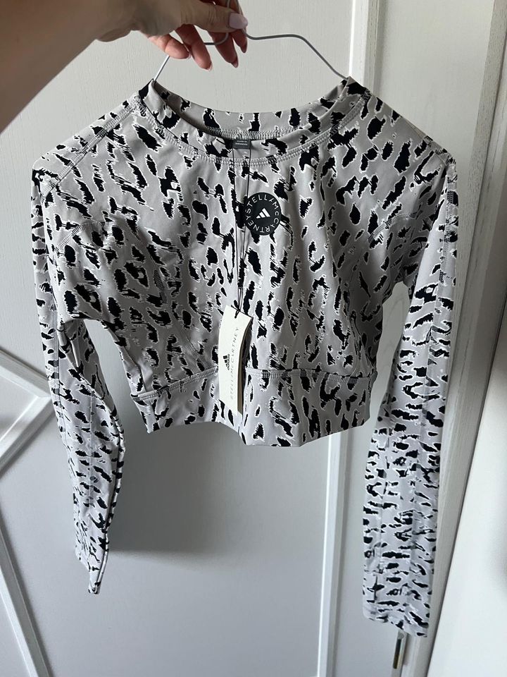 STELLA MCCARTNEY ADIDAS LEOPARD PRINT LONG SLEEVED CROPPED TOP in ...