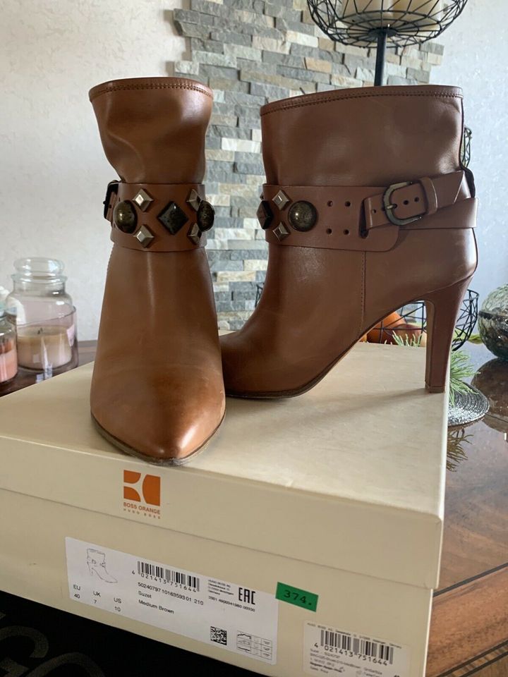 Hugo Boss Damen halb Stiefel in Reutlingen