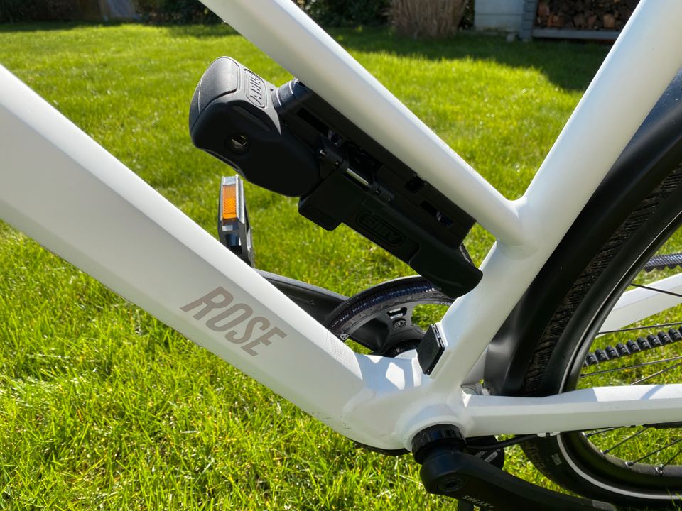 ROSE E-Bike 22 Sneak Plus EQ Midstep - all white - M in Essen