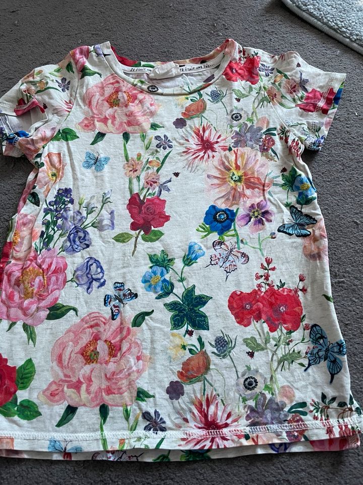 Tolles T-Shirt 122/128 Blumen in Fredersdorf-Vogelsdorf