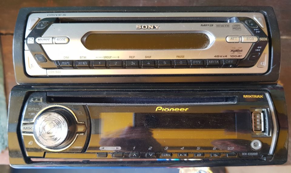 AUTORADIO CD / MP3 PLAYER PIONEER SONY in Wiesbaden