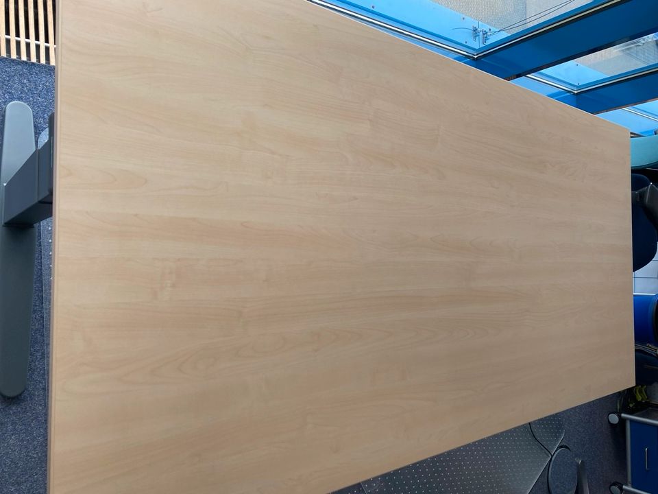 Höhenverstellbarer Schreibtisch in Waghäusel