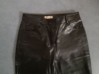 Hose Schwarz Leder Highwaist 36 S Vintage Biker Straight Nordrhein-Westfalen - Lippstadt Vorschau