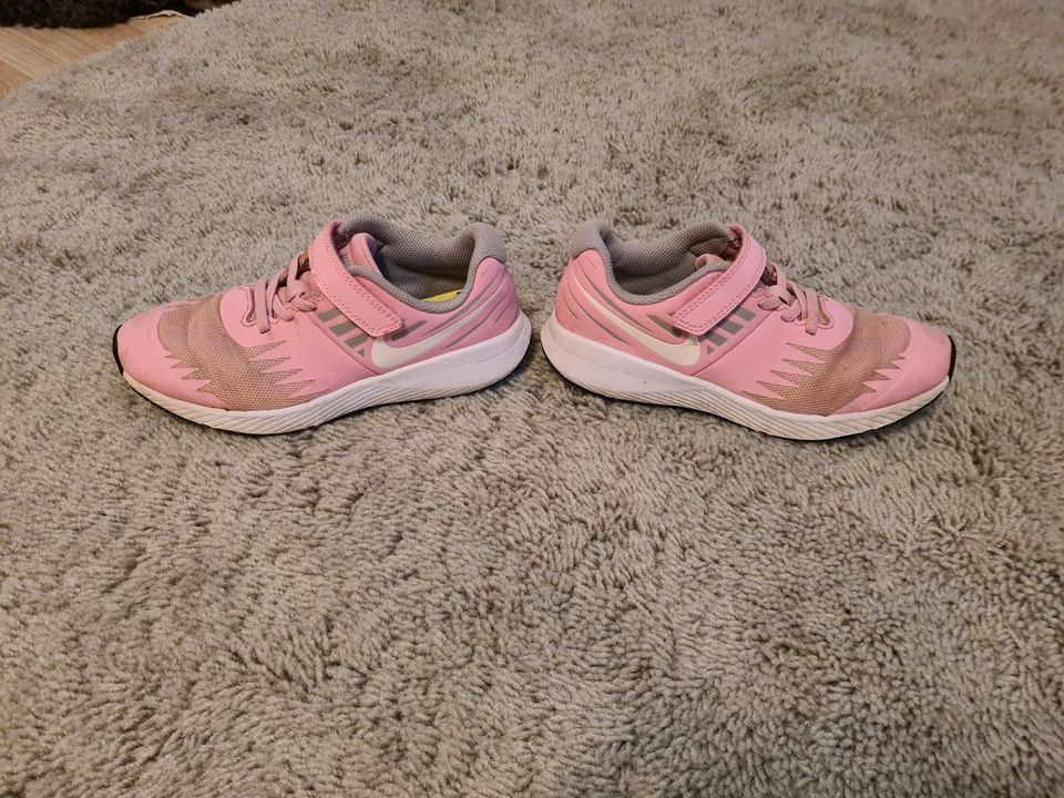 Nike Run Turnschuhe Sneaker rosé Gr. 34 in Kiel