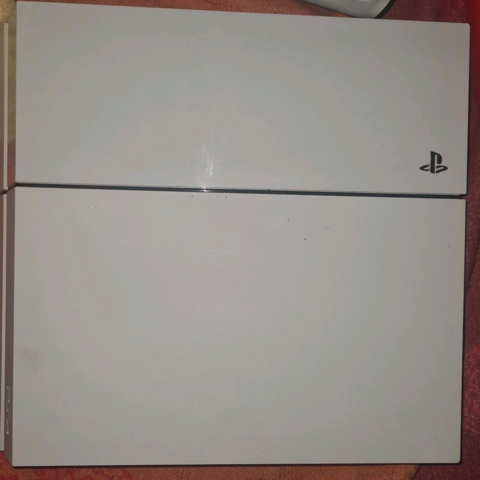 Playstation 4 500GB mit Wireless Controller in Frankfurt am Main