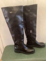 Zara Kniehohe Stiefel Gr 41 Schwarz Neu Düsseldorf - Flingern Nord Vorschau
