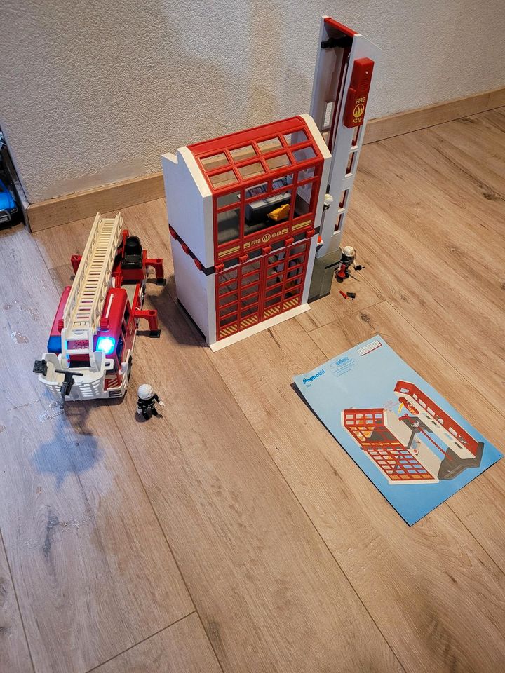 Playmobil 5361  Feuerwehrstation 5362Leiterfahrzeug in Künzell