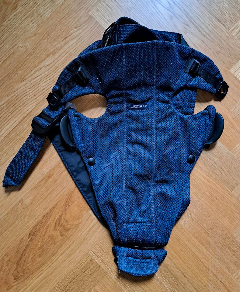 BabyBjörn Babytrage Mini in 3D Mesh "Dark Blue" in Dallgow