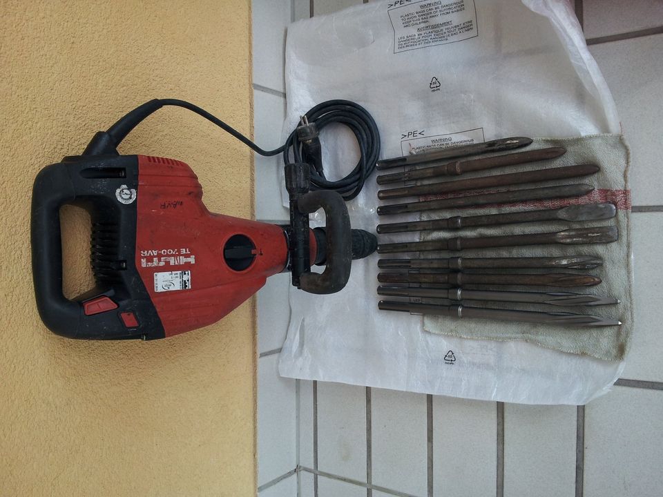 Hilti TE 700-AVR Meißelhammer Abbruchhammer mit 10 Meißeln in Elmshorn