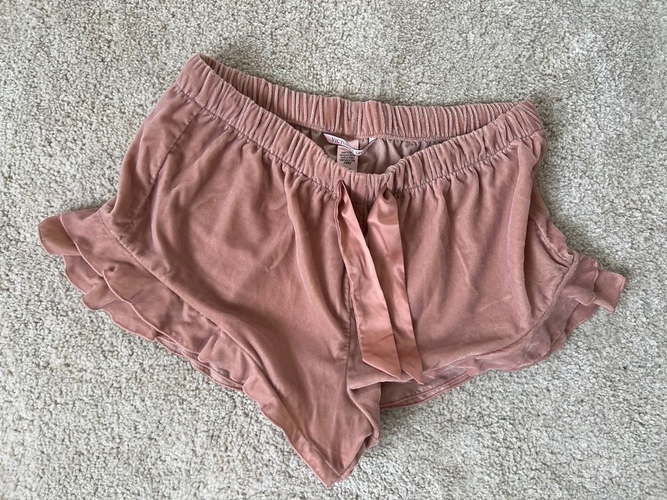Victoria’s Secret Pants // Shorts // rosa samt // Größe S in Nürnberg (Mittelfr)