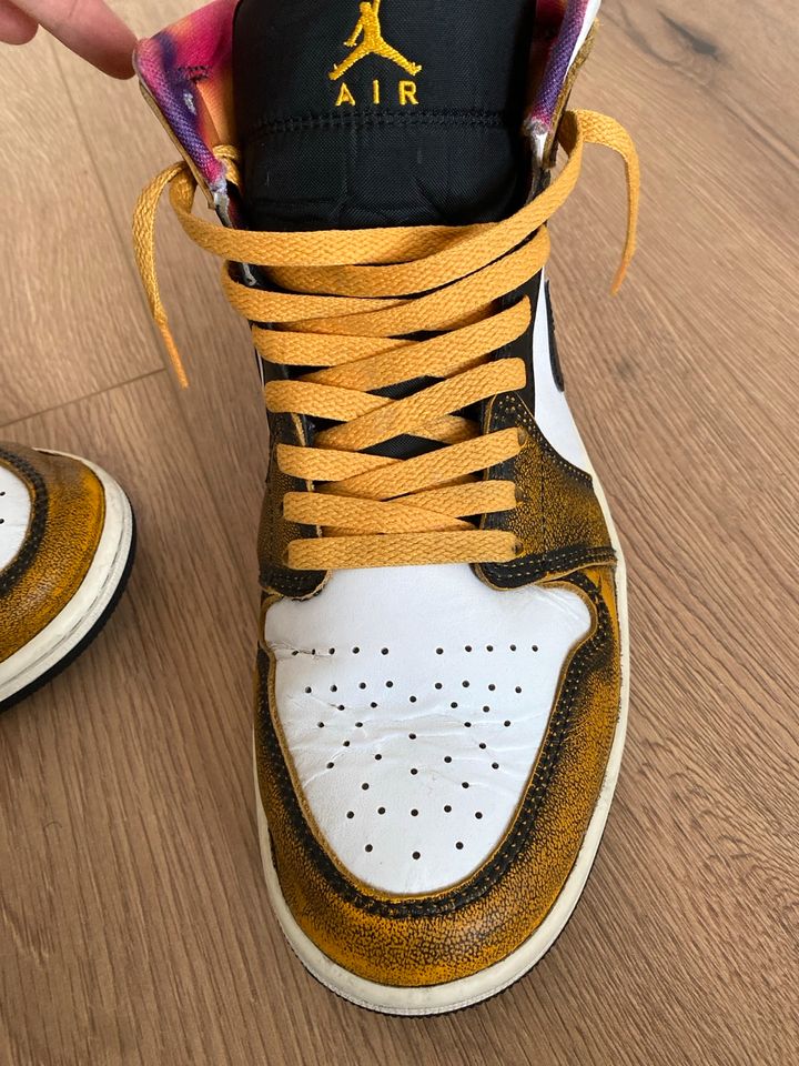 Jordan 1 mid wear away yellow in Kassel