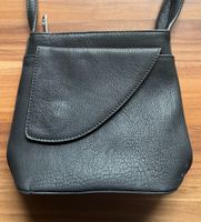 Handtasche - klein / schwarz - asymmetrisches Design - Kunstleder Nordrhein-Westfalen - Rees Vorschau