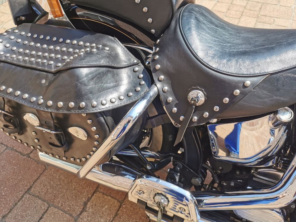 Harley Davidson Heritage Softail FLSTC EVO in Duisburg