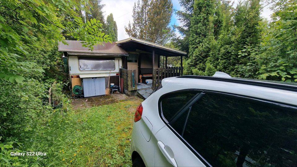 Wohnwagen mit ausgebautem Vorzelt Dauerstellplatz in Hohenstadt in Waiblingen