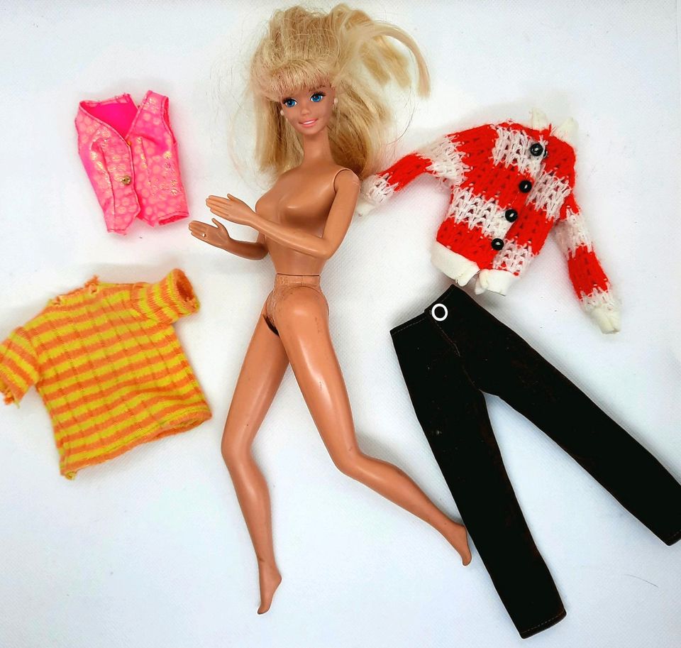 Barbie mit Knickbeinen von 1966 mit Zubehör in Hamm