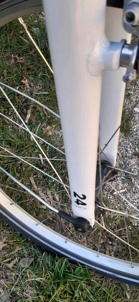 Hübsches Mädchen Fahrrad 24zoll 8gang wie neu in München