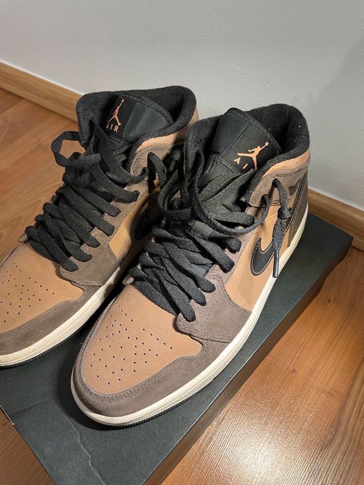 Jordan 1 MID dark chocolate in Dinslaken