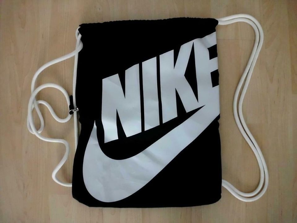 Nike Sport Beutel Schwarz ..........Neuwertig........ in Niedersachsen -  Uetze | eBay Kleinanzeigen ist jetzt Kleinanzeigen