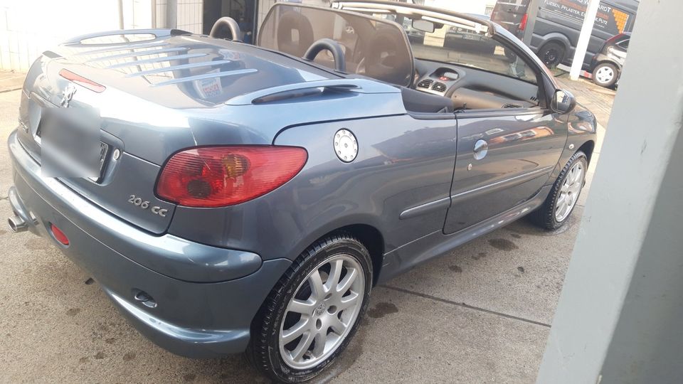 Top gepflegter Peugeot 206cc Cabrio 77000km in Immenhausen