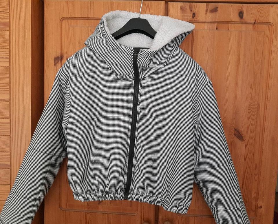 Shein Jacke Kurzjacke Kapuzenjacke schwarz weiß Gr. L in Lübeck