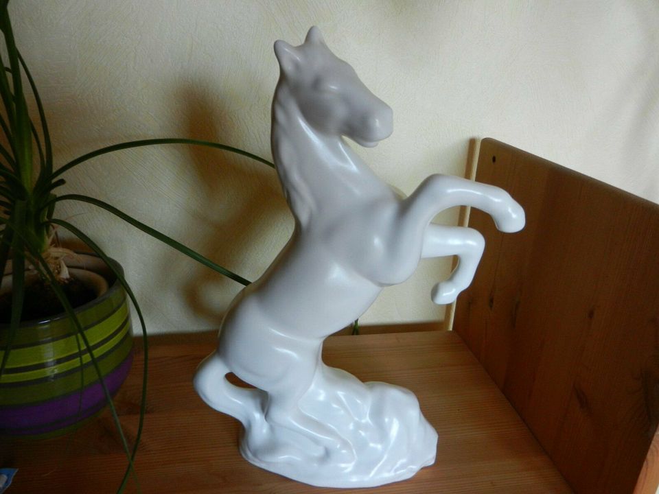 großes weißes Pferd / Schimmel aus Keramik ca. 33 cm hoch in Wirges  