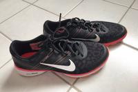 Schuhe Turnschuhe Sportschuhe Sneaker Nike Gr.38,5 Hessen - Oberursel (Taunus) Vorschau