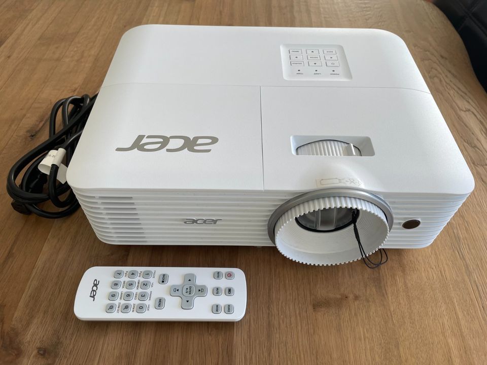 HD Acer Beamer-Front Projector (H6522ABD DLP) in Wuppertal