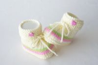 NEU Babyschuhe gestrickt Strickschuhe Baby Herz creme rosa Sachsen - Reinhardtsdorf-Schöna Vorschau