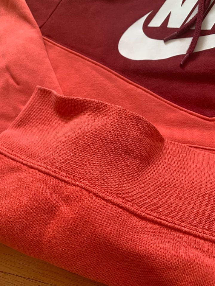 Nike Hoodie Sweatshirt mit Kapuze  Gr XS in München