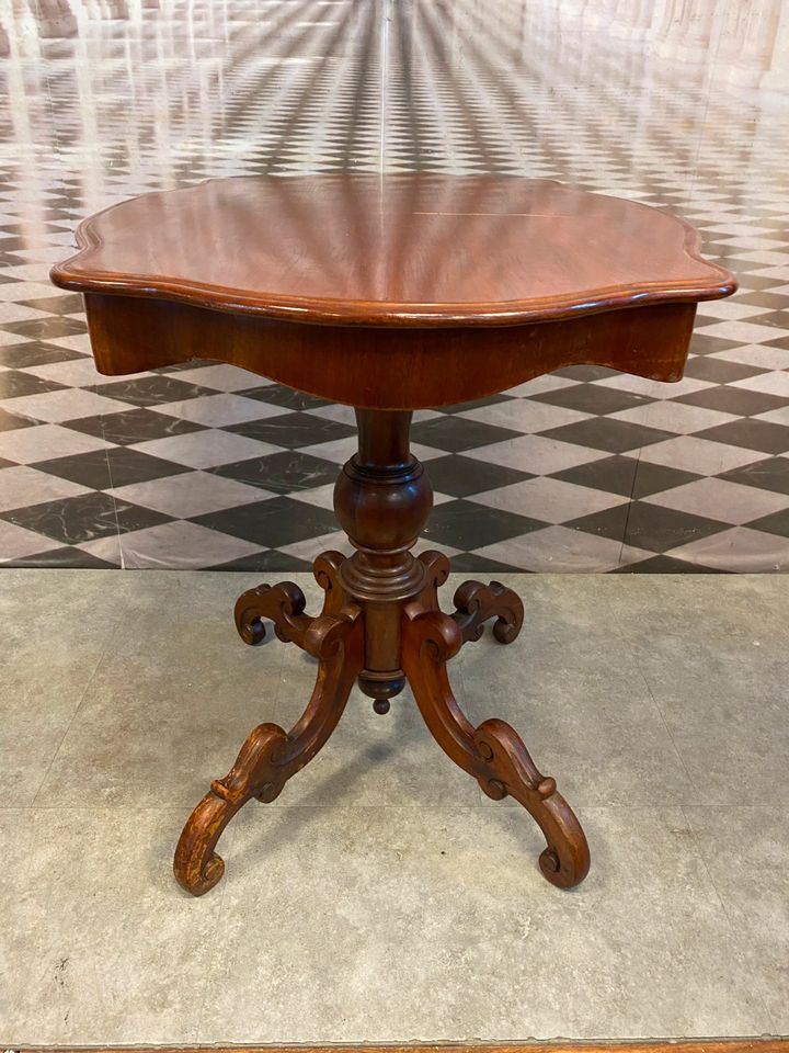 ANTIKER BEISTELLTISCH LOUIS PHILIPPE UM 1860 MAHAGONI BIEDERMEIER TISCH - Versand möglich 59 Euro - Wir sind für Sie da lokal in 86830 Schwabmünchen oder online ARTHOME24 in Schwabmünchen