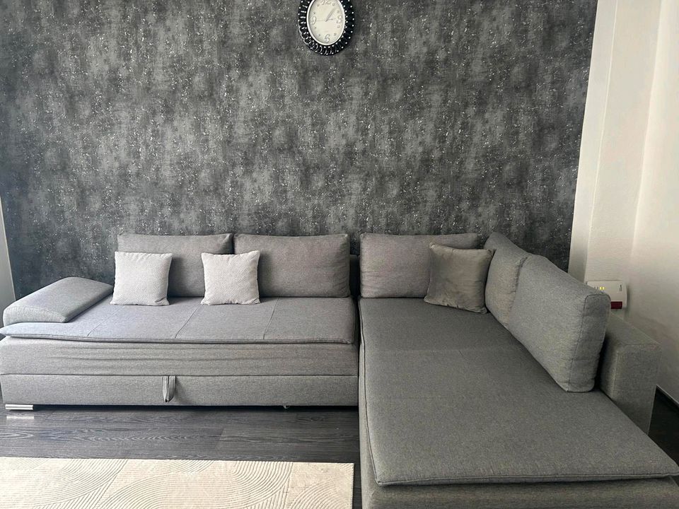Couch sehr schön in Duisburg