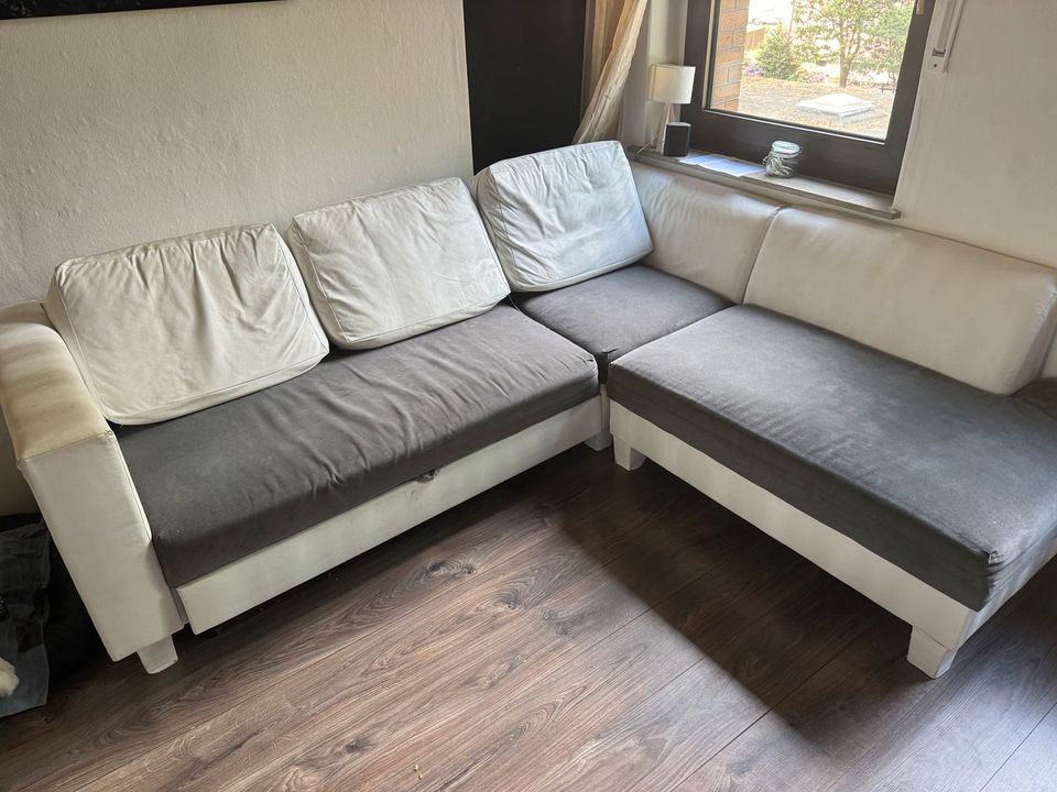 Couch mit Schlaf funktion + Stau Raum in Herne