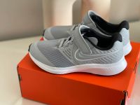 Nike Kinder Schuhe Sneaker Gr. 31,5 Grau Weiß Mädchen Jungen Nordrhein-Westfalen - Olpe Vorschau