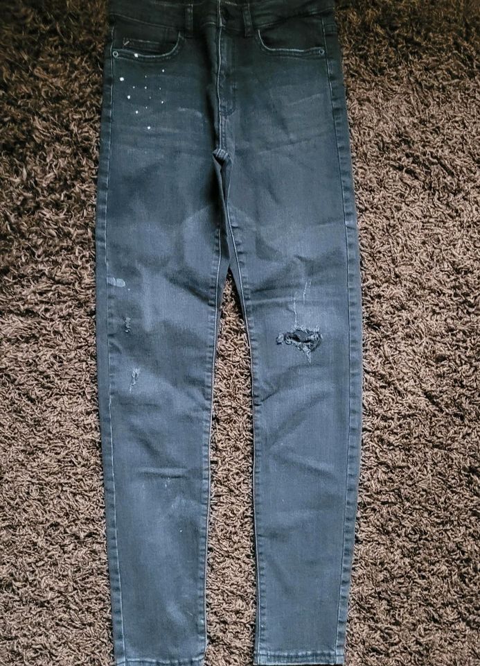 Neuw. Zara Hose Größe 164 cm Junge skinny, mit Farbspritzer in Gronau (Westfalen)